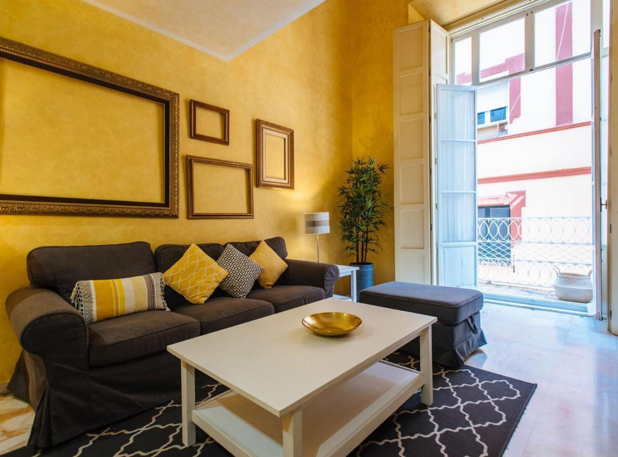 Pajaritos Suite Apartment - Private Parking Included, Seville